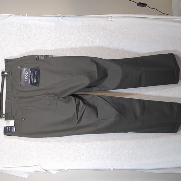 NWT Izod Men's Metrix Fit Pleated Front Chino Khakis Dark Gray  Size 38x32 - Picture 5 of 8